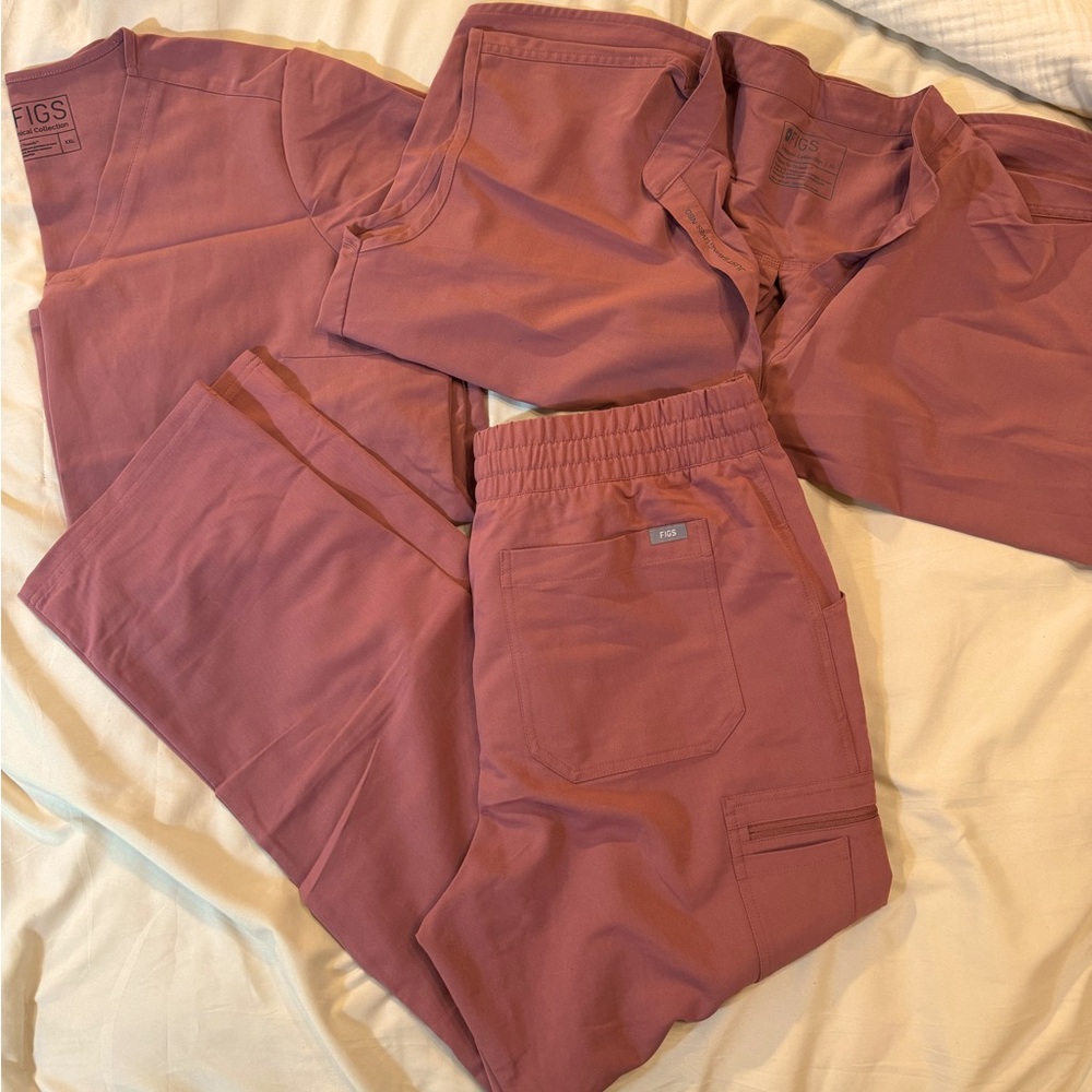 FIGS NWOT Mauve Scrub Set